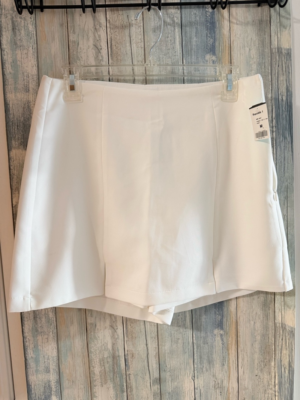HAVE LA : White Women’s Crepe Skort - White color offers a polished look.